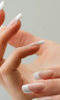 Як правильно доглядати за нарощеними нігтями
